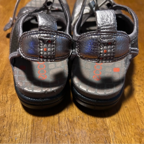 ECCO Bluma Toggle Pewter Metallic Comfort Walking Sandals | Size US 8 / EU 39 - Picture 4 of 12